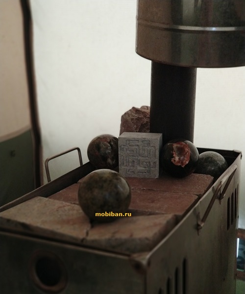 Оберег - индивидуальный камень из талькохлорита и шар из змеевика