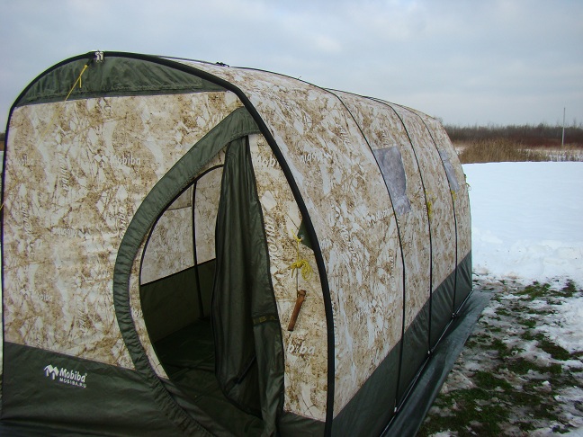 Место под палатку расчищено и палатка установлена