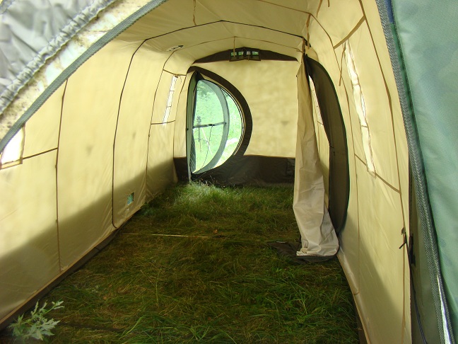 Если отстегнуть перегородку, то будет двухслойная отапливаемая палатка