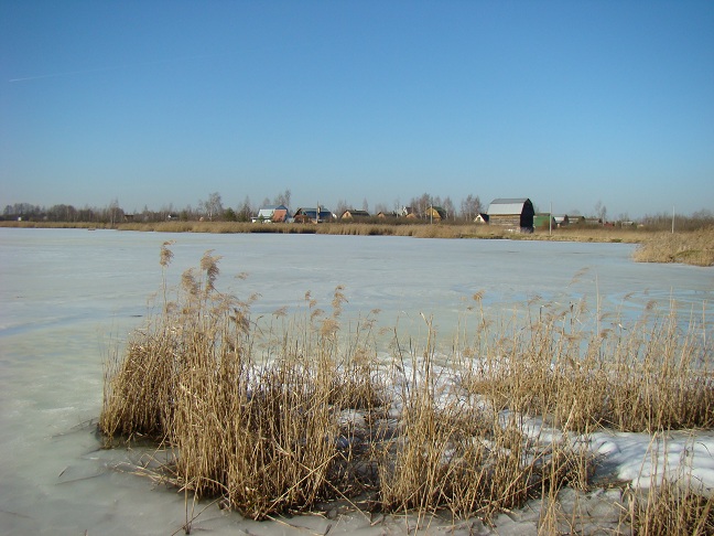Начало марта. Озеро ещё под льдом