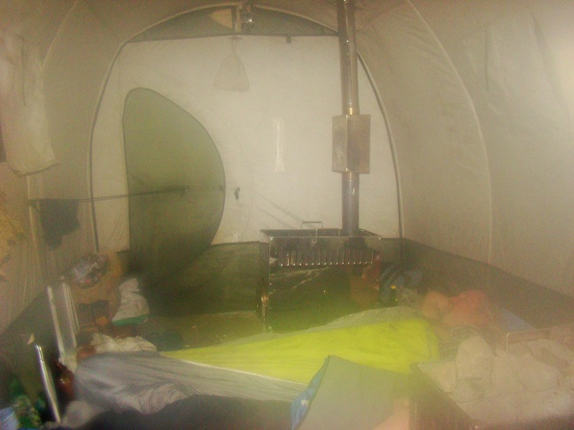 Мобибе МБ-104 ночью при использовании в качестве отапливаемой палатки