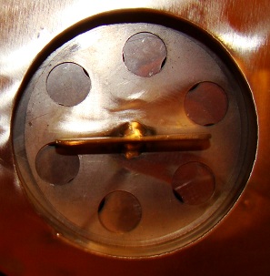 Регулировочный диск на дверце топки Сапфиры